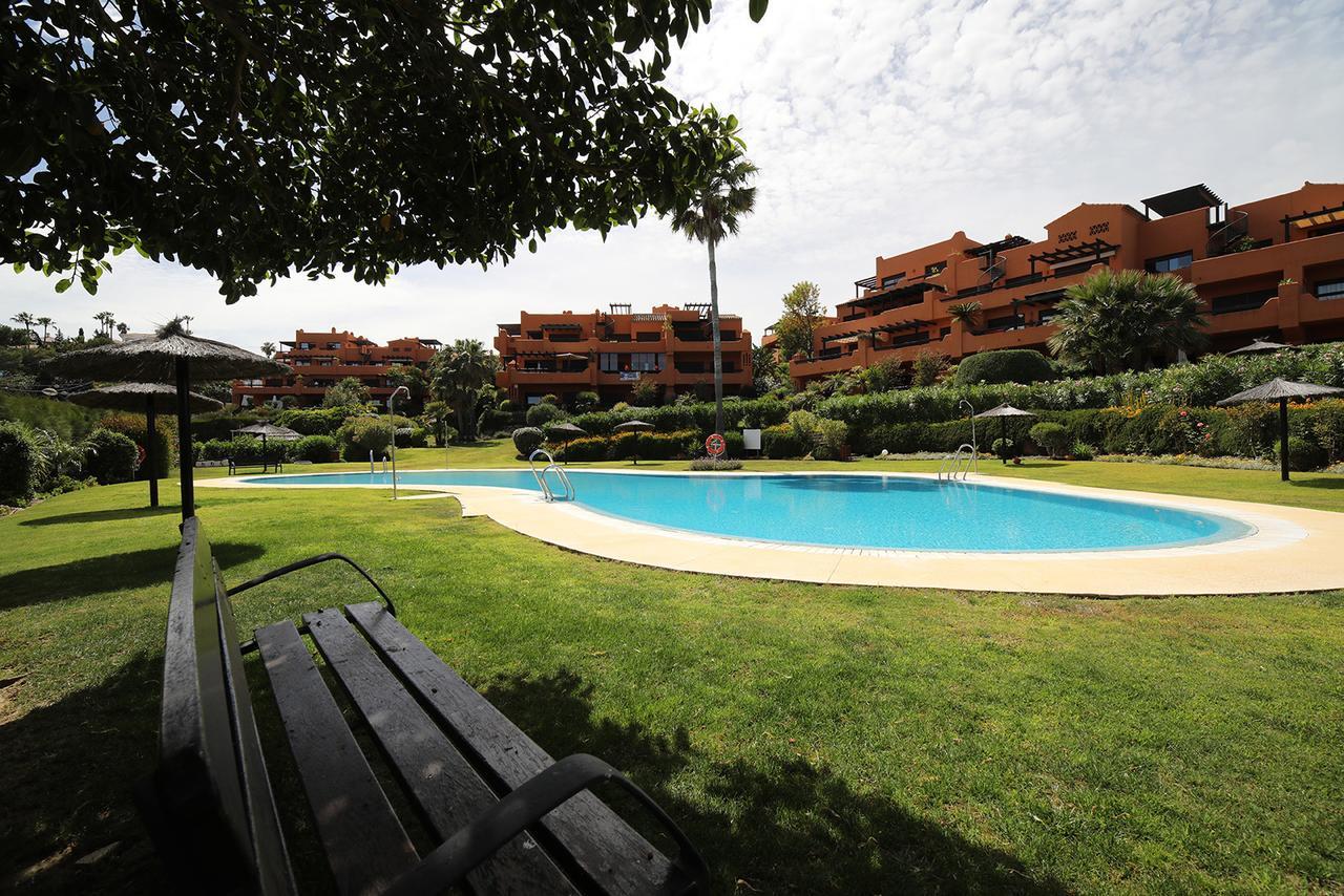 Ferienwohnung Jardines De Nueva Galera Cozy Penthouse Estepona Exterior foto
